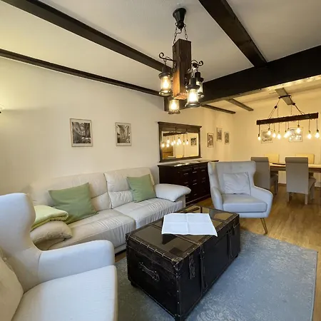 No12 Mit Zwei Schlafzimmern Und Wohnkueche 아파트